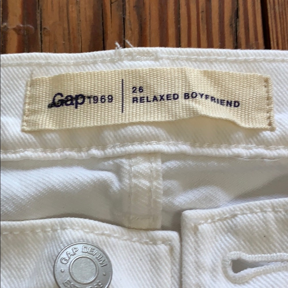 Distressed jeans - Picture 3 of 3